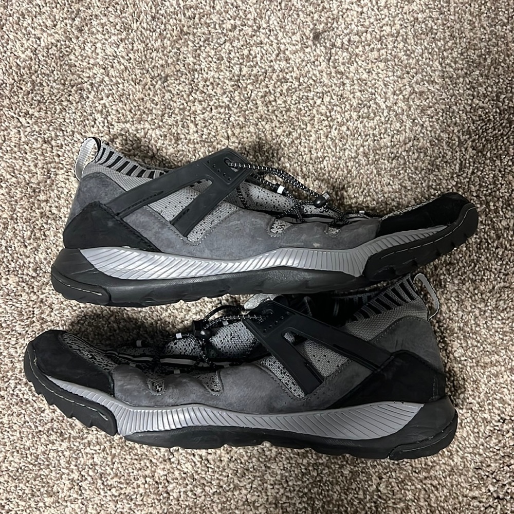 Jambu shoes size 12.